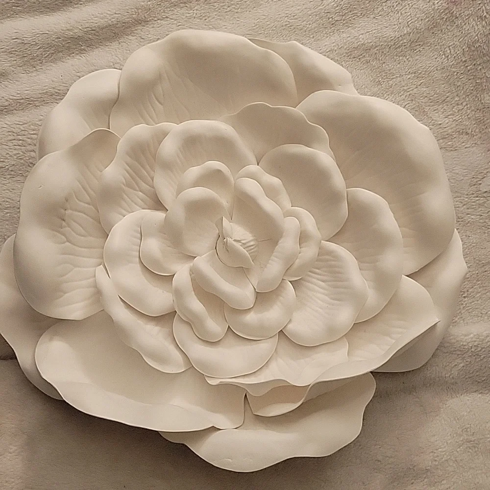 3 Fabric Hanging Flowers. 2 Are The Same Size - Picture 7 of 11
